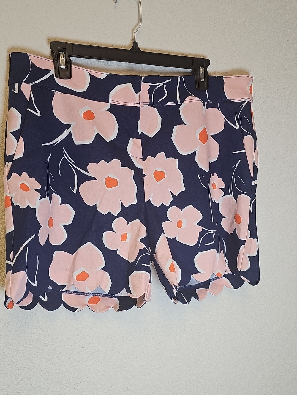 Isaac Mizrahi Navy Floral Scallop Hem Shorts with Pink Flowers Size 14